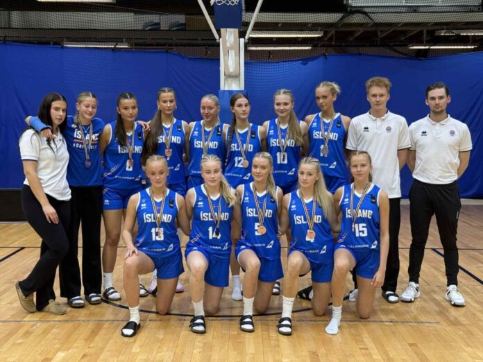 U16 stelpur fengu brons á NM